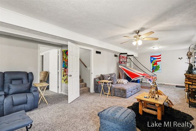 1889 E 40th Street, White Cloud, MI 49349