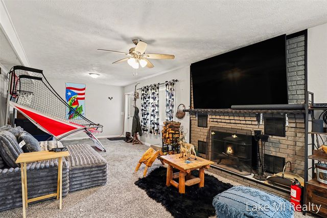 1889 E 40th Street, White Cloud, MI 49349
