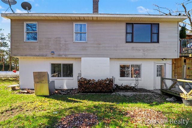 1889 E 40th Street, White Cloud, MI 49349