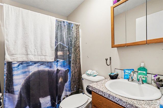 1889 E 40th Street, White Cloud, MI 49349