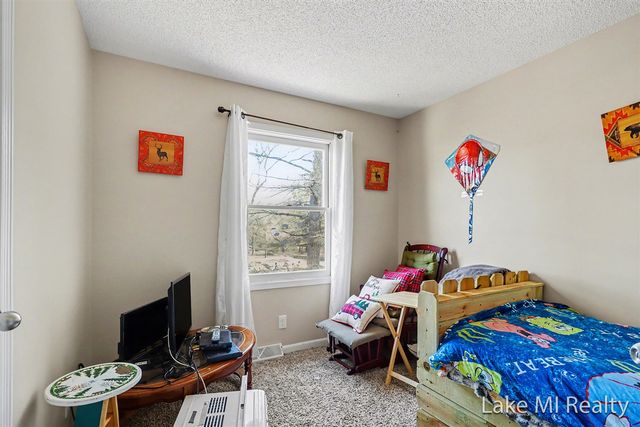1889 E 40th Street, White Cloud, MI 49349
