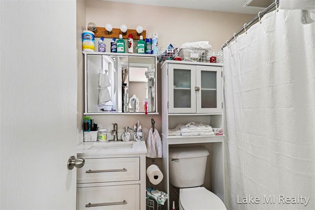 1889 E 40th Street, White Cloud, MI 49349