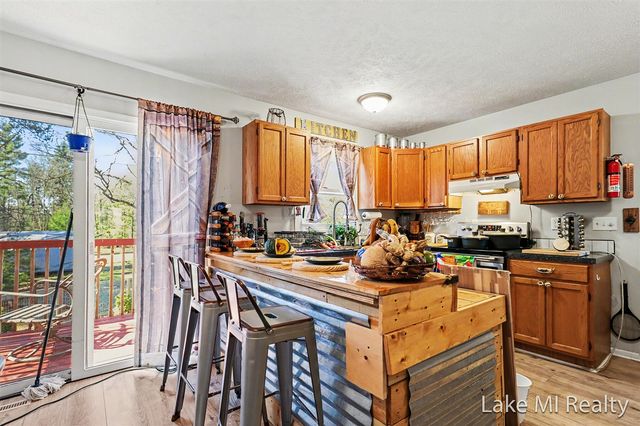 1889 E 40th Street, White Cloud, MI 49349