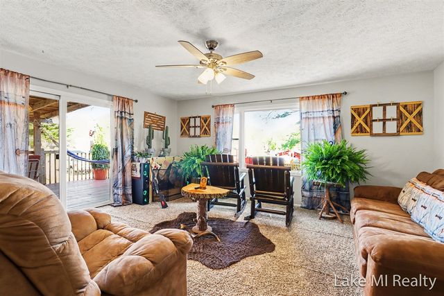 1889 E 40th Street, White Cloud, MI 49349