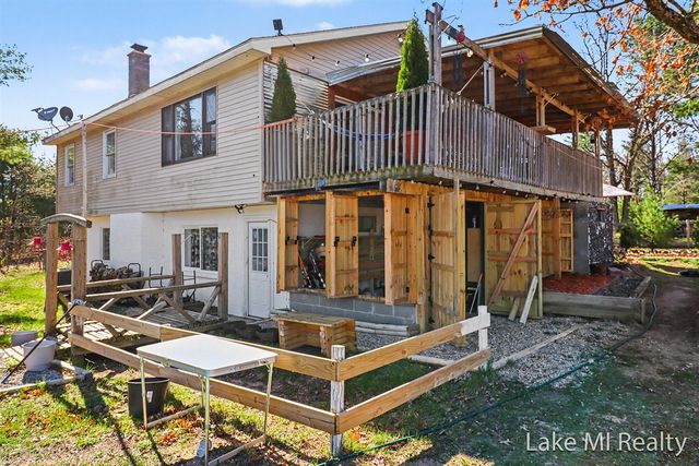 1889 E 40th Street, White Cloud, MI 49349
