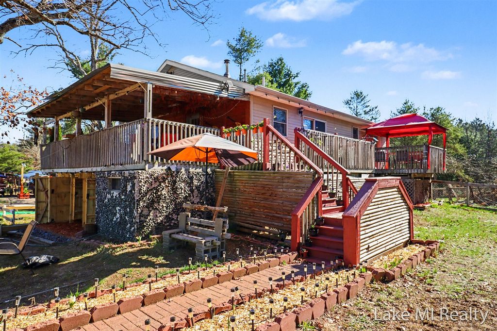 1889 E 40th Street, White Cloud, MI 49349