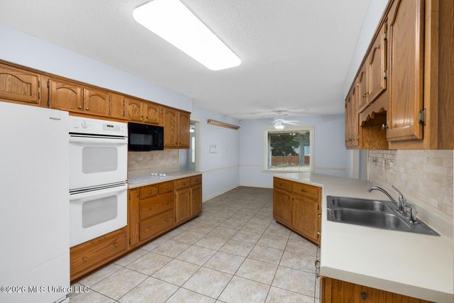 8918 Bell Forrest Drive, Olive Branch, MS 38654