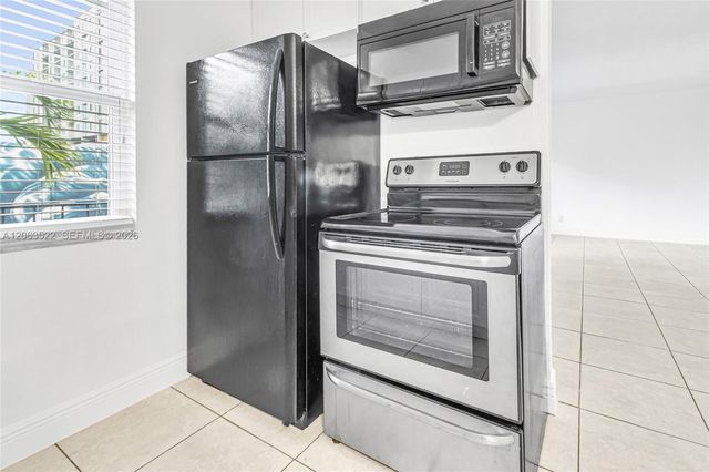 711 NE 2nd Ave 202, Fort Lauderdale, FL 33304