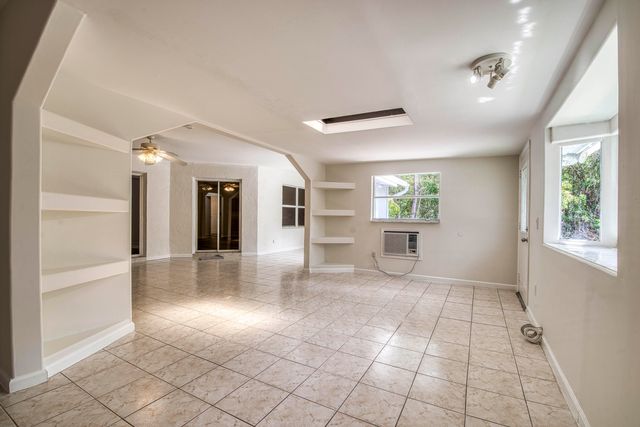 13418 76th Road N, West Palm Beach, FL 33412