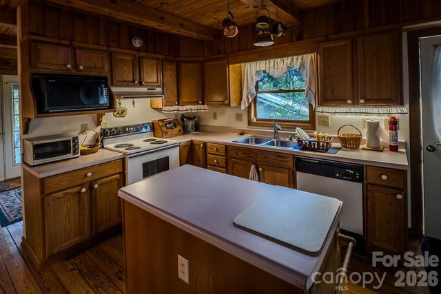 86 Hickory Lane, Newland, NC 28657