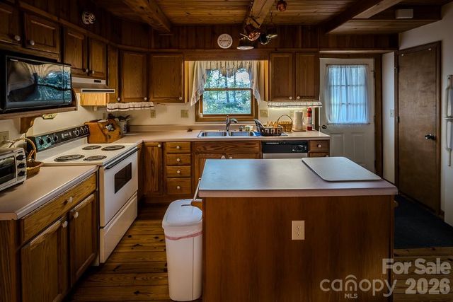 86 Hickory Lane, Newland, NC 28657