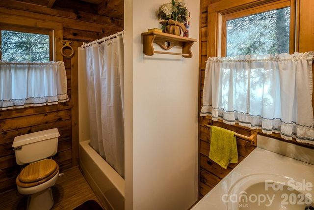 86 Hickory Lane, Newland, NC 28657