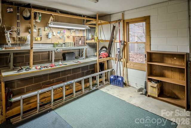 86 Hickory Lane, Newland, NC 28657