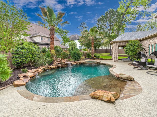 26 Hollyflower Place, Tomball, TX 77375