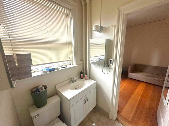 66 Beacon 50, Boston, MA 02108