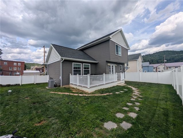 52 Elm Street, Bradford City, PA 16701