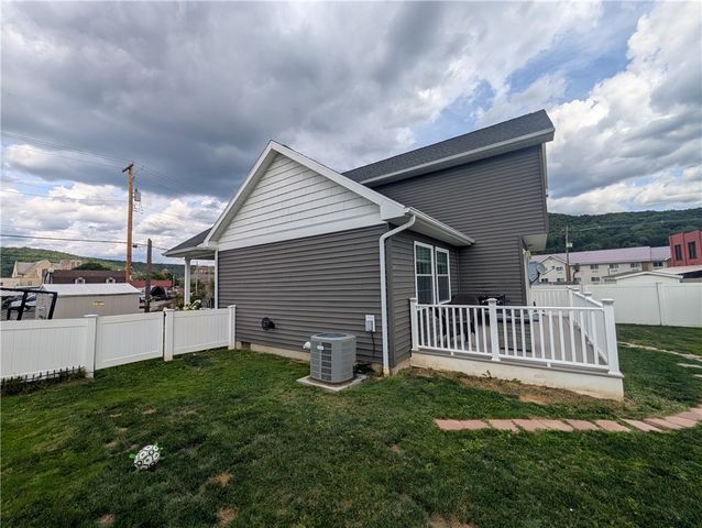 52 Elm Street, Bradford City, PA 16701