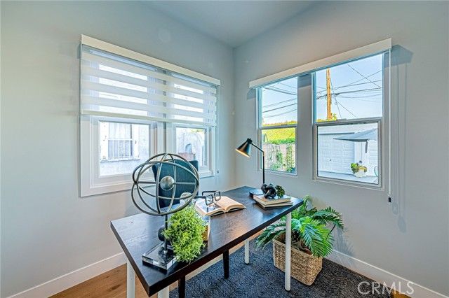 1226 Meadowbrook, Los Angeles, CA 90019