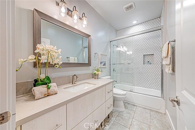 1226 Meadowbrook, Los Angeles, CA 90019