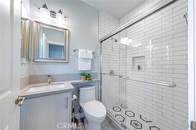 1226 Meadowbrook, Los Angeles, CA 90019