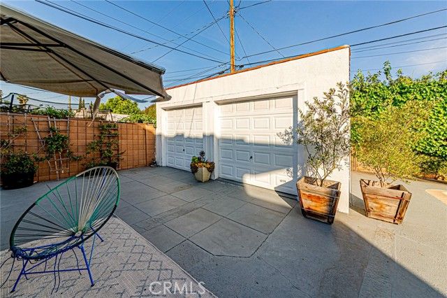 1226 Meadowbrook, Los Angeles, CA 90019