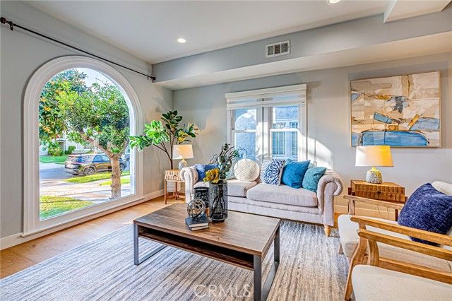 1226 Meadowbrook, Los Angeles, CA 90019