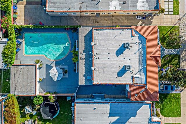 1226 Meadowbrook, Los Angeles, CA 90019