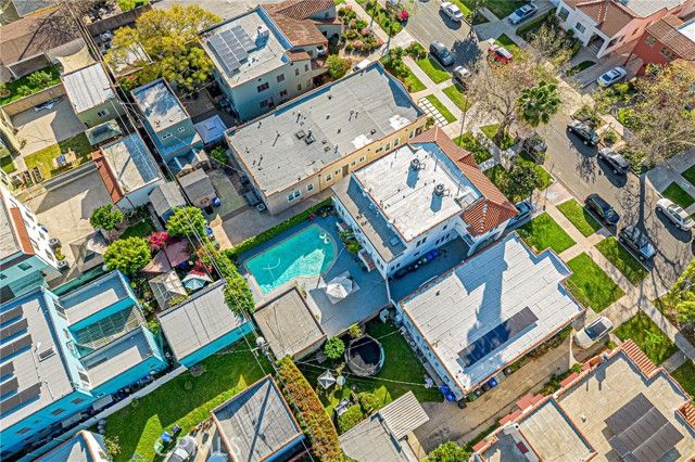 1226 Meadowbrook, Los Angeles, CA 90019