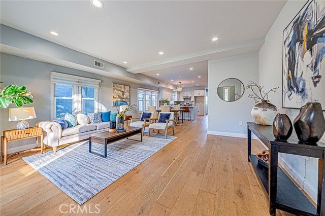 1226 Meadowbrook, Los Angeles, CA 90019