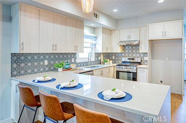 1226 Meadowbrook, Los Angeles, CA 90019