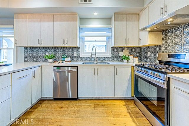 1226 Meadowbrook, Los Angeles, CA 90019