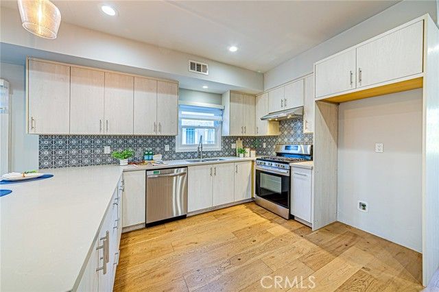 1226 Meadowbrook, Los Angeles, CA 90019