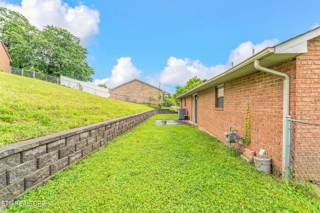 4926 Stewart Ridge Rd, Knoxville, TN 37938
