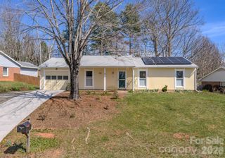 31 Knoll Ridge Drive, Asheville, NC 28804