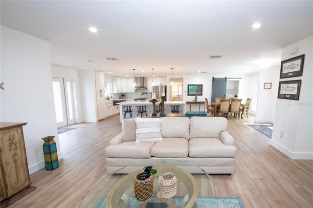 8607 50TH AVENUE W, Bradenton, FL 34210