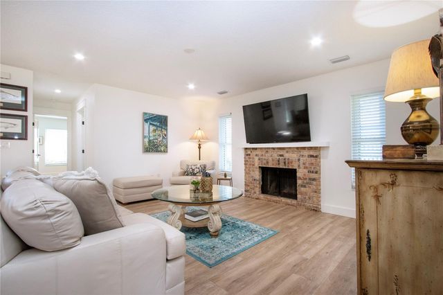 8607 50TH AVENUE W, Bradenton, FL 34210