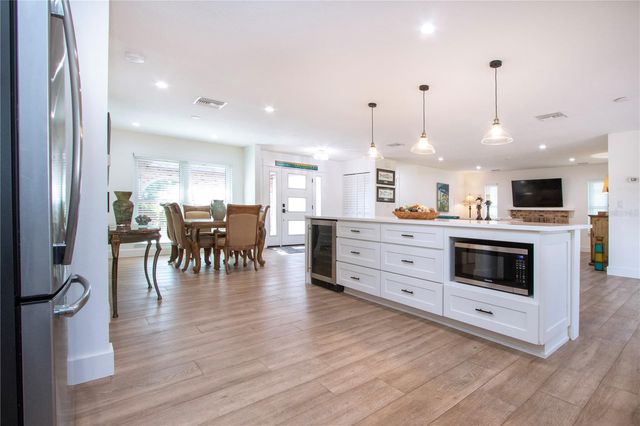 8607 50TH AVENUE W, Bradenton, FL 34210