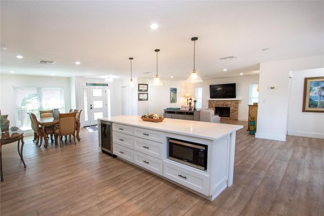 8607 50TH AVENUE W, Bradenton, FL 34210