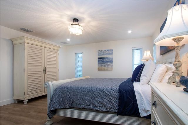 8607 50TH AVENUE W, Bradenton, FL 34210