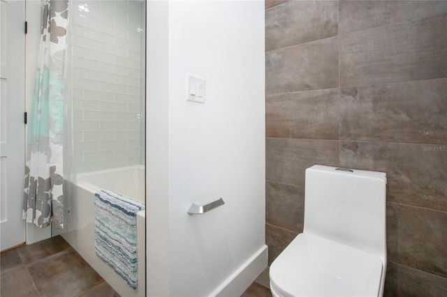 8607 50TH AVENUE W, Bradenton, FL 34210