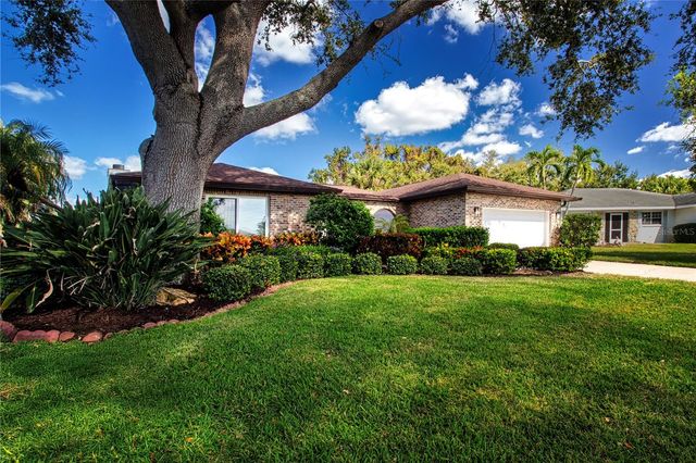 8607 50TH AVENUE W, Bradenton, FL 34210