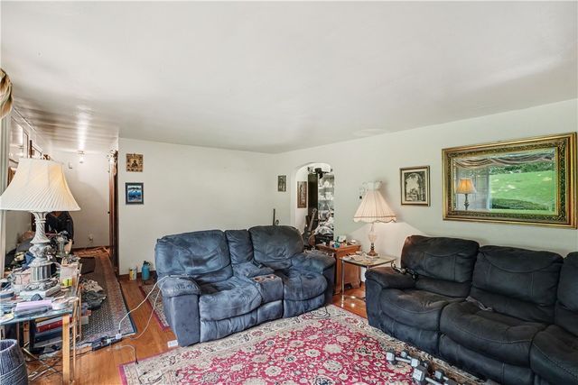 46 Laurel Ridge Rd, Coraopolis, PA 15108