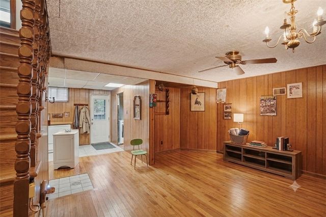 46 Laurel Ridge Rd, Coraopolis, PA 15108