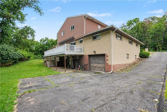 46 Laurel Ridge Rd, Coraopolis, PA 15108