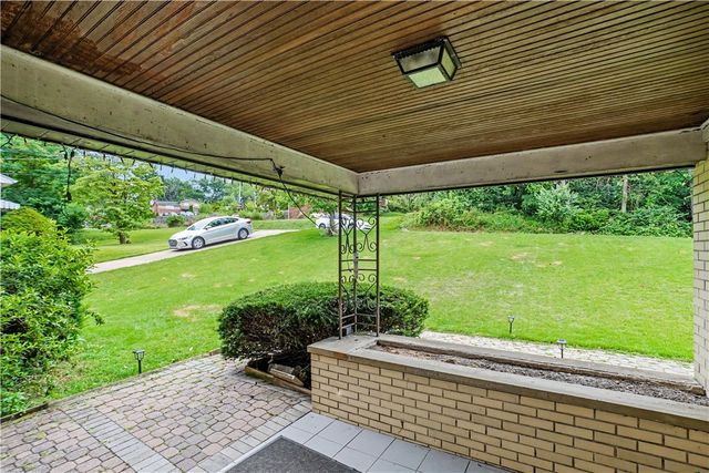 46 Laurel Ridge Rd, Coraopolis, PA 15108