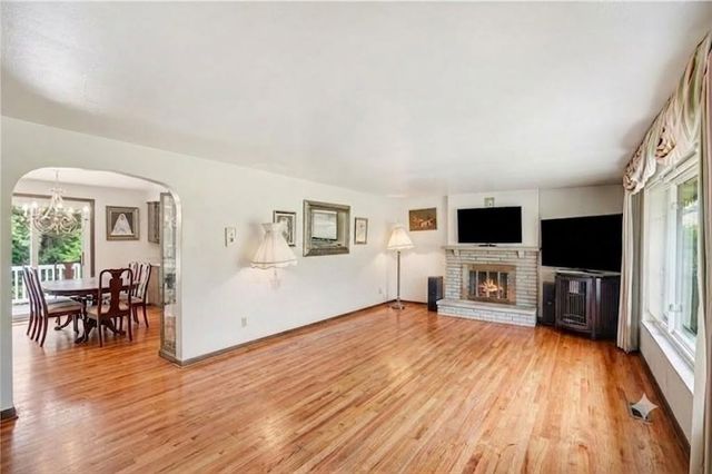 46 Laurel Ridge Rd, Coraopolis, PA 15108