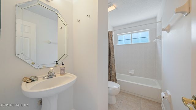 1221 QUEENS ISLAND Court, Jacksonville, FL 32225