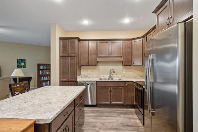 2592 Middle Road 208, Bettendorf, IA 52722