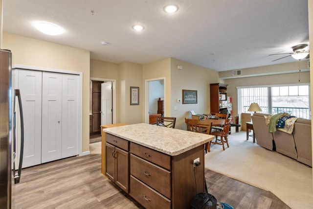 2592 Middle Road 208, Bettendorf, IA 52722