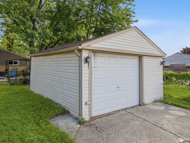 26427 Beaconsfield Avenue, Roseville, MI 48066